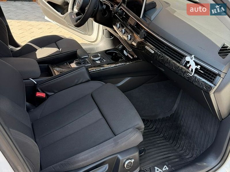 Універсал Audi A4 2018 в Ужгороді