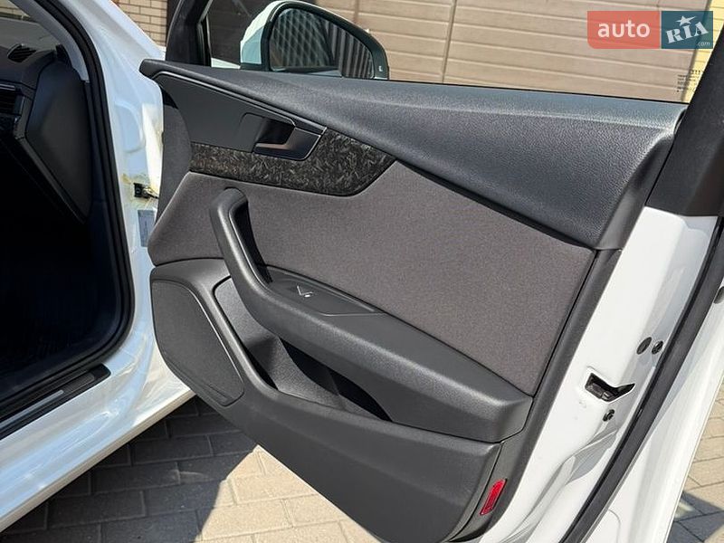 Універсал Audi A4 2018 в Ужгороді