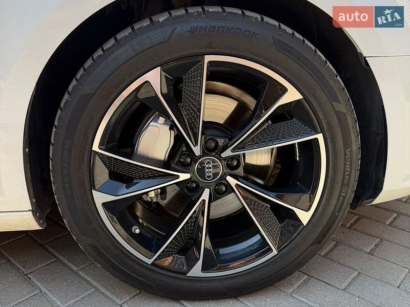 Універсал Audi A4 2018 в Ужгороді