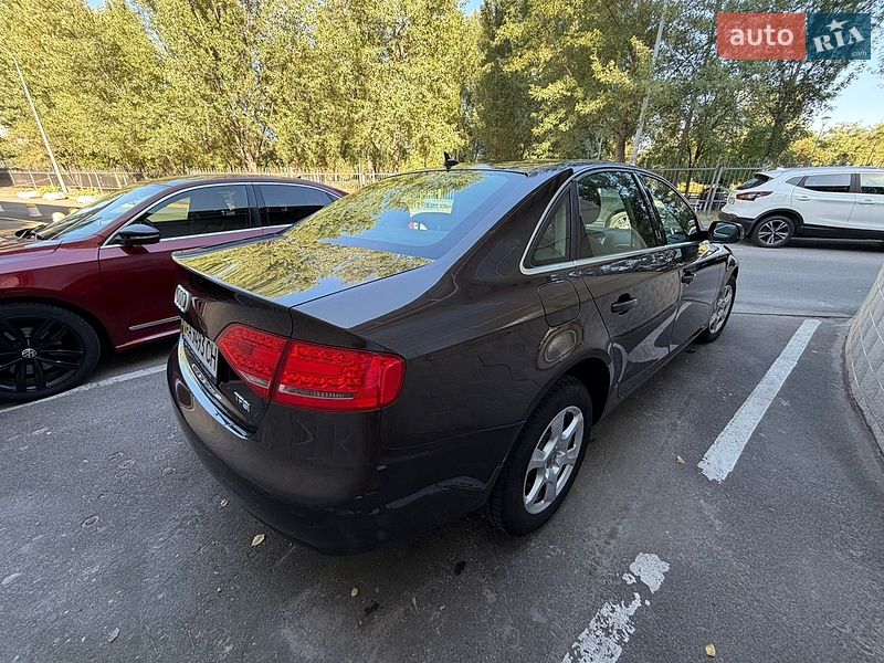 Седан Audi A4 2011 в Києві