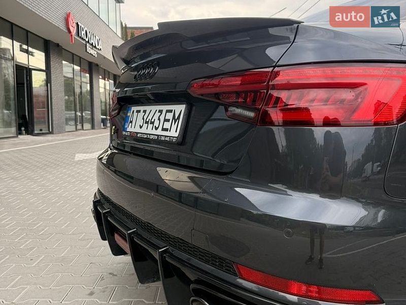 Седан Audi A4 2016 в Ивано-Франковске