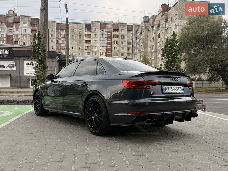 Седан Audi A4 2016 в Івано-Франківську