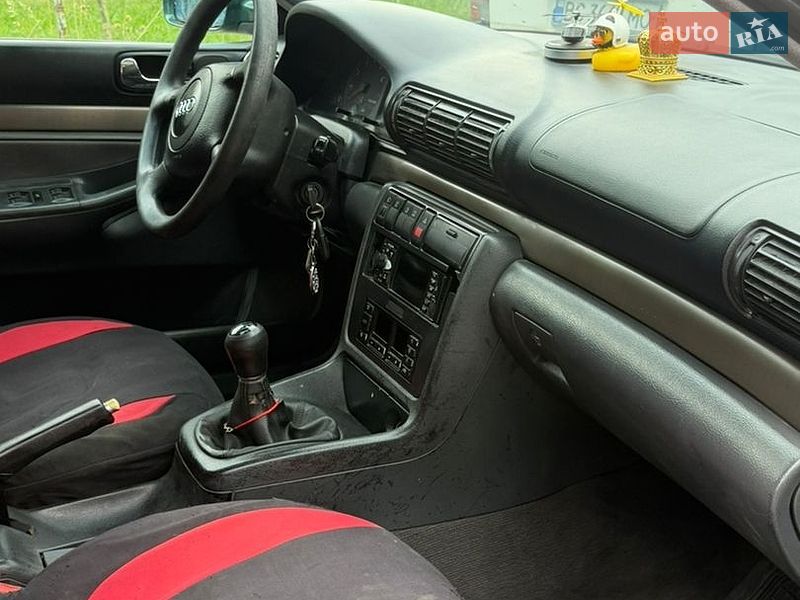Универсал Audi A4 1998 в Верховине