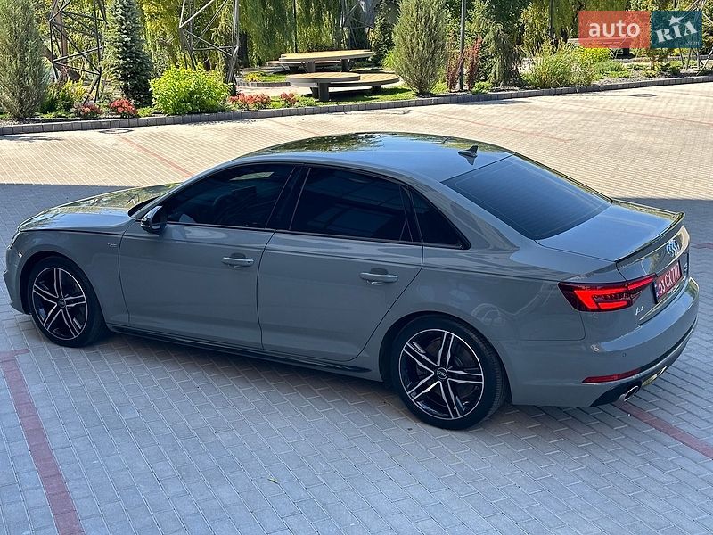 Седан Audi A4 2018 в Рівному