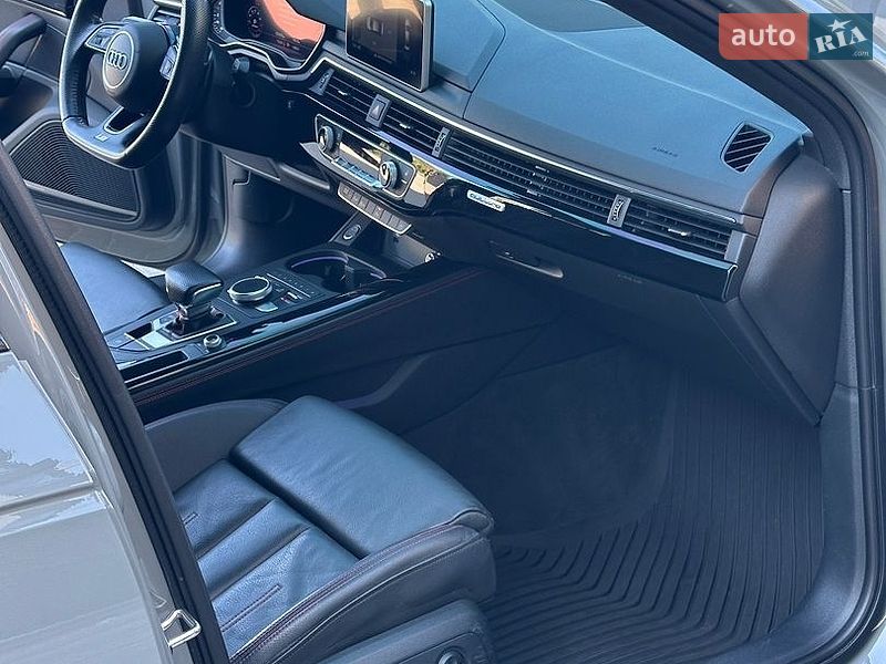 Седан Audi A4 2018 в Рівному