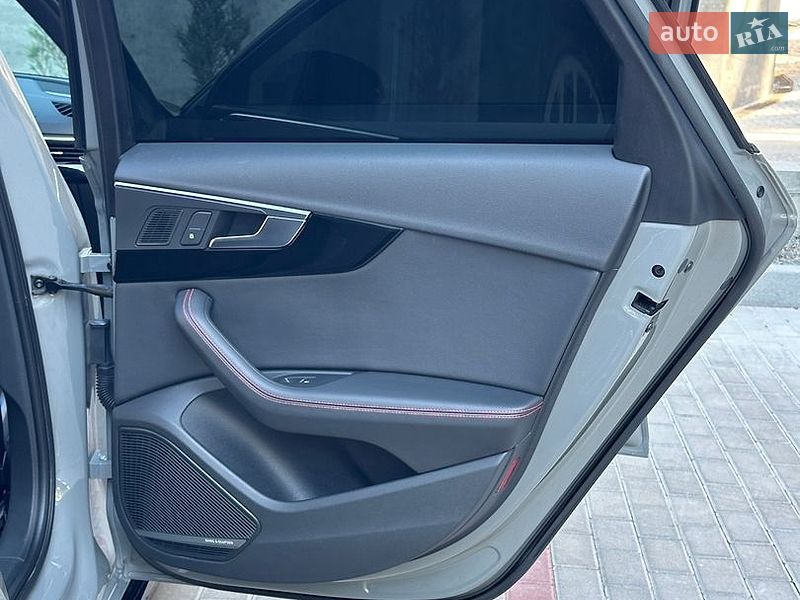 Седан Audi A4 2018 в Рівному