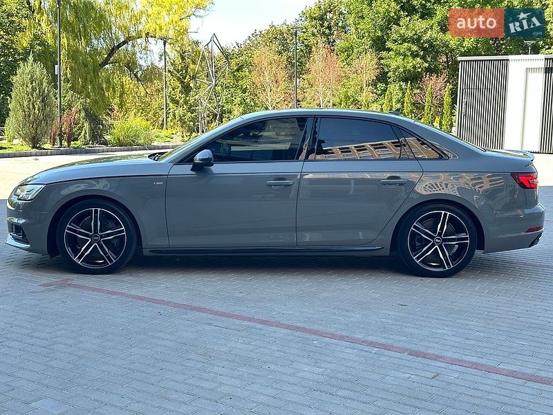 Седан Audi A4 2018 в Ровно