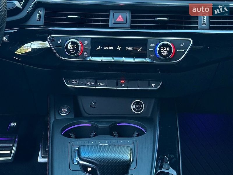 Седан Audi A4 2018 в Ровно