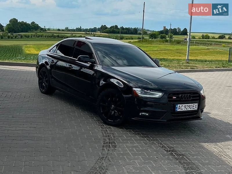 Седан Audi A4 2012 в Горохове
