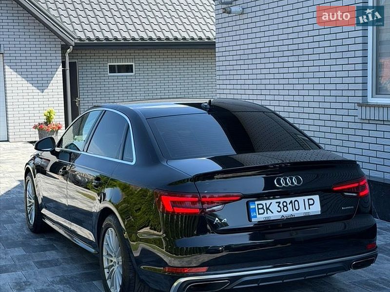 Седан Audi A4 2018 в Ровно