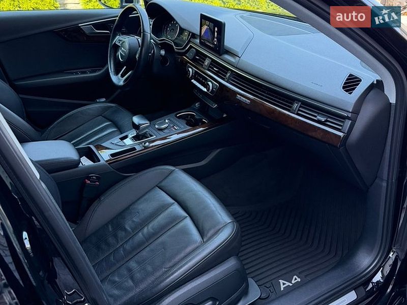Седан Audi A4 2018 в Ровно