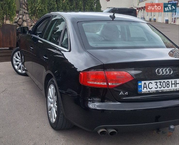Седан Audi A4 2010 в Ровно