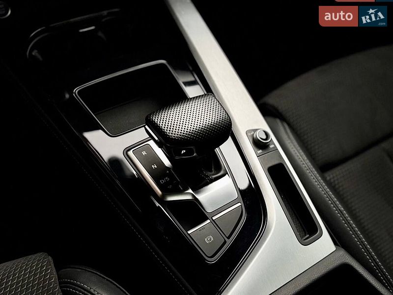 Седан Audi A4 2020 в Побужському