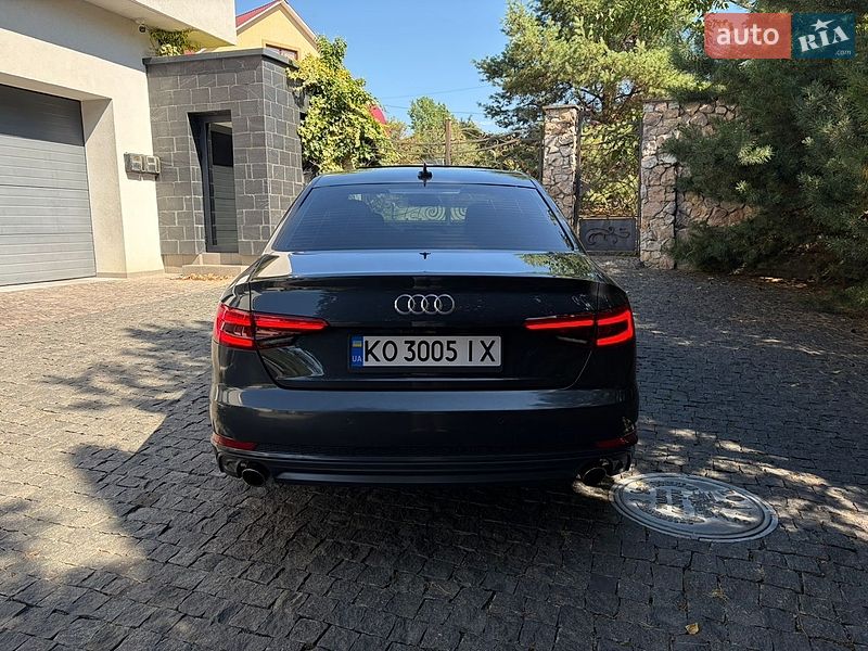 Седан Audi A4 2017 в Ужгороде