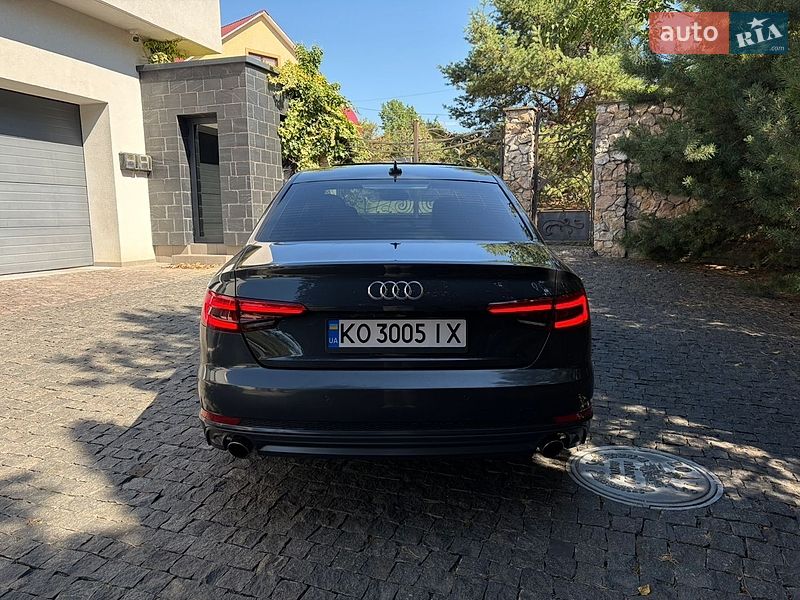 Седан Audi A4 2017 в Ужгороде