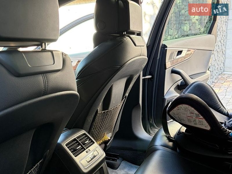 Седан Audi A4 2017 в Ужгороде