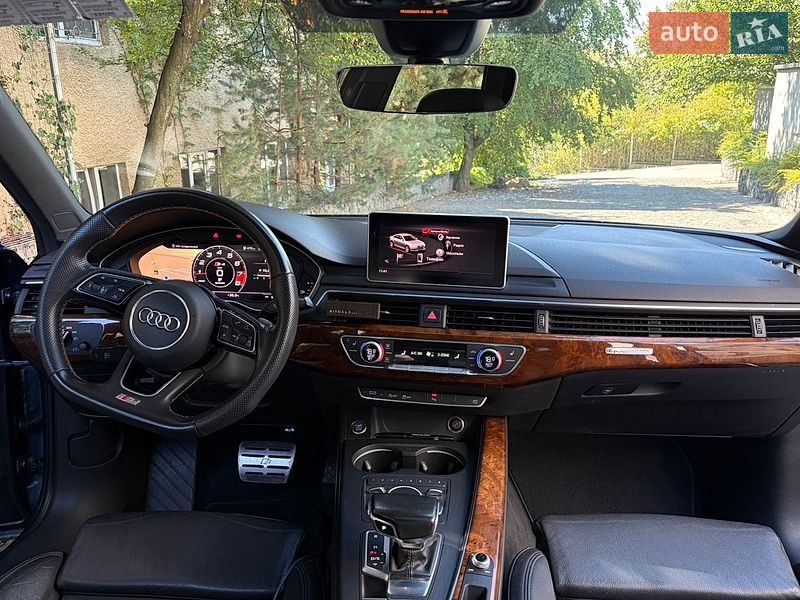 Седан Audi A4 2017 в Ужгороде
