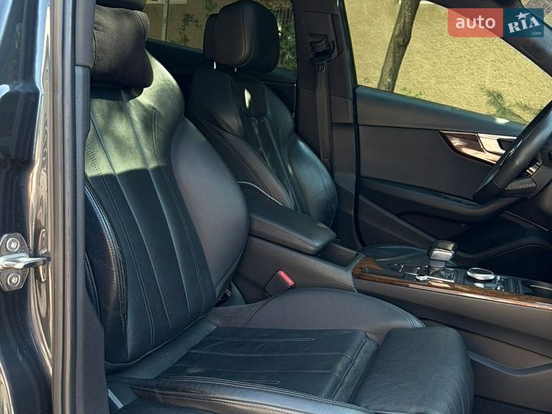 Седан Audi A4 2017 в Ужгороде