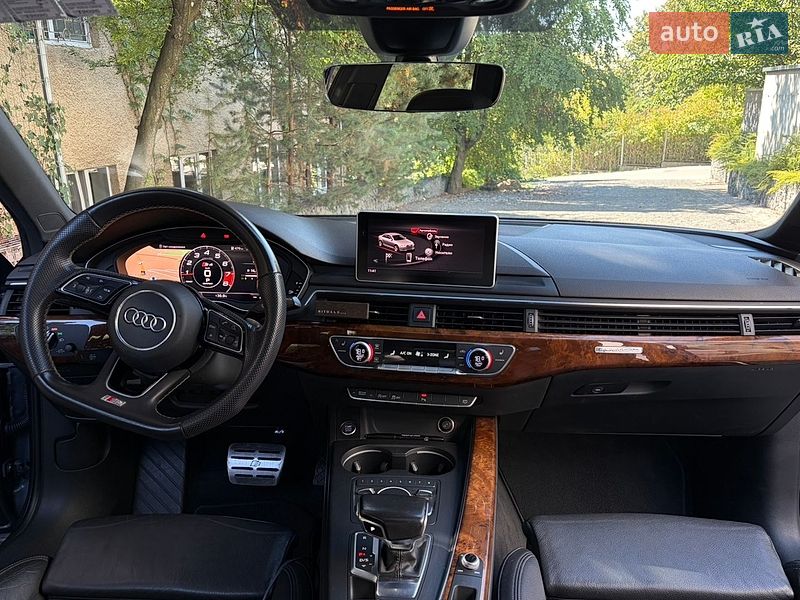 Седан Audi A4 2017 в Ужгороде