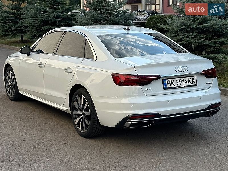 Седан Audi A4 2023 в Киеве