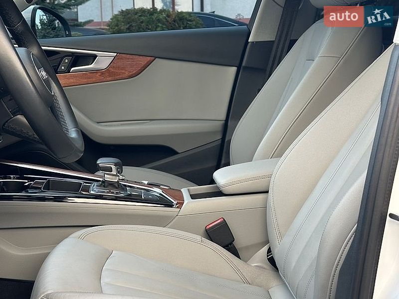 Седан Audi A4 2023 в Киеве