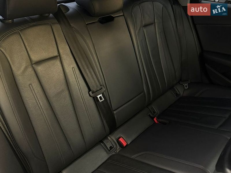 Седан Audi A4 2017 в Киеве