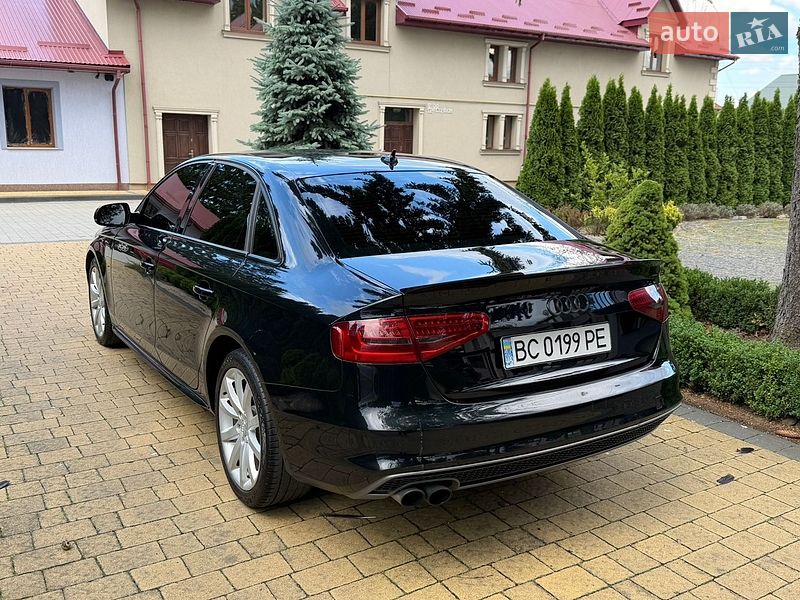 Седан Audi A4 2013 в Городке