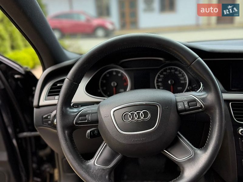 Седан Audi A4 2013 в Городке