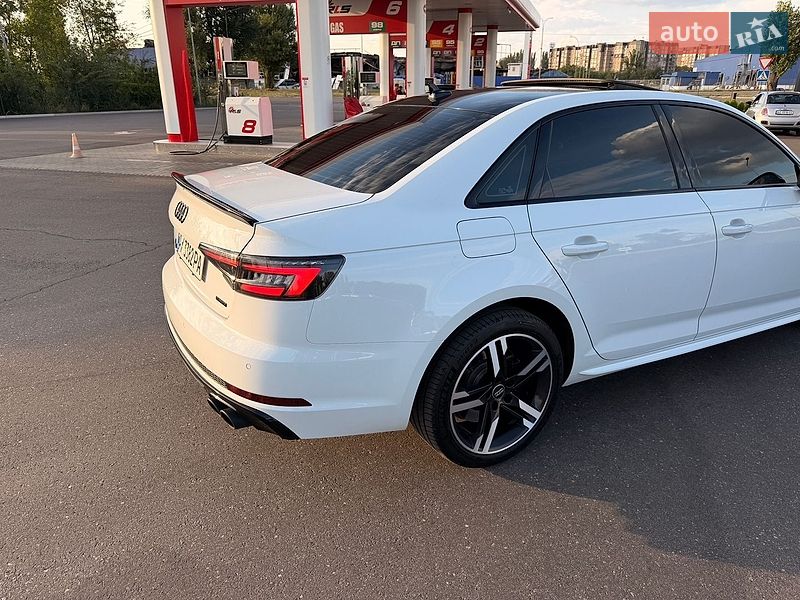 Седан Audi A4 2017 в Кривому Розі