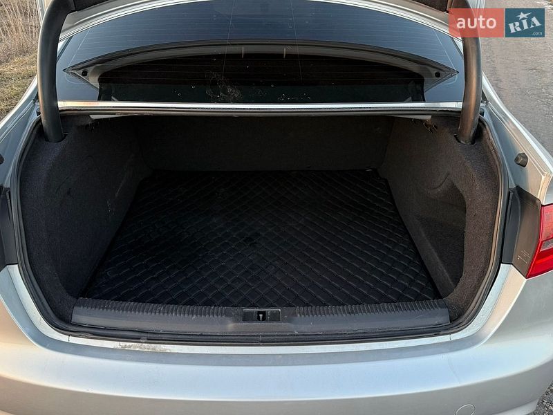 Седан Audi A4 2012 в Броварах