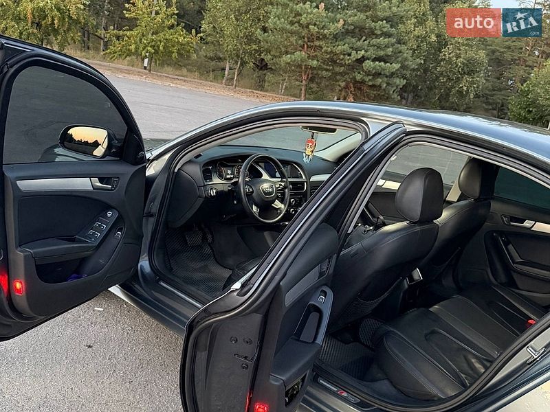 Седан Audi A4 2013 в Горішніх Плавнях