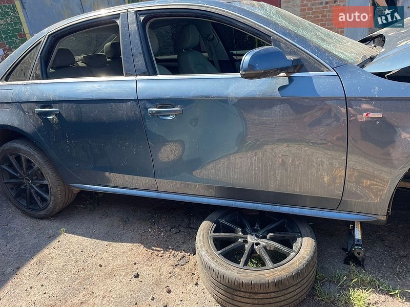 Седан Audi A4 2014 в Полтаві