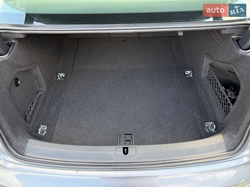 Седан Audi A4 2019 в Львові