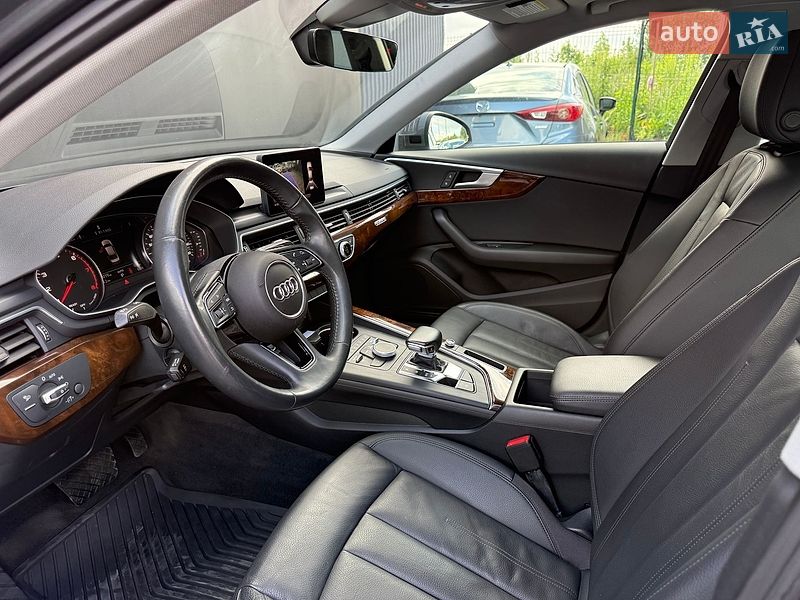 Седан Audi A4 2019 в Львові