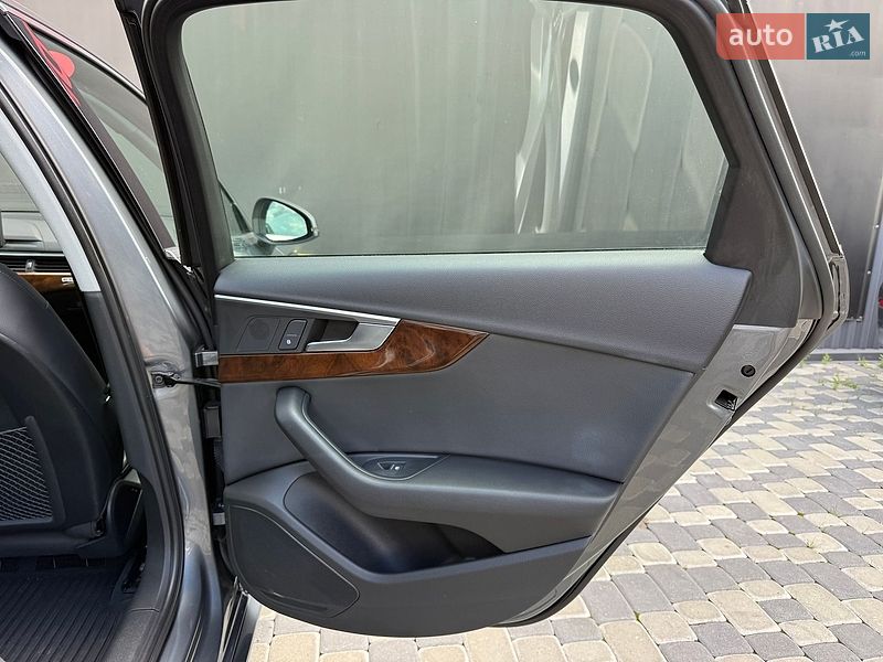 Седан Audi A4 2019 в Львові