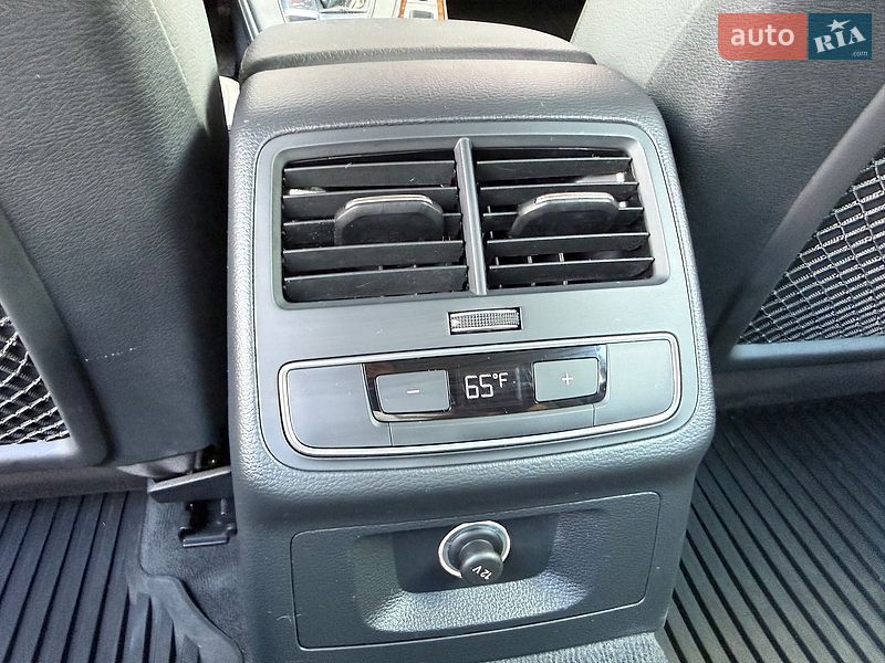Седан Audi A4 2019 в Львові