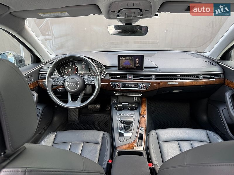 Седан Audi A4 2019 в Львові