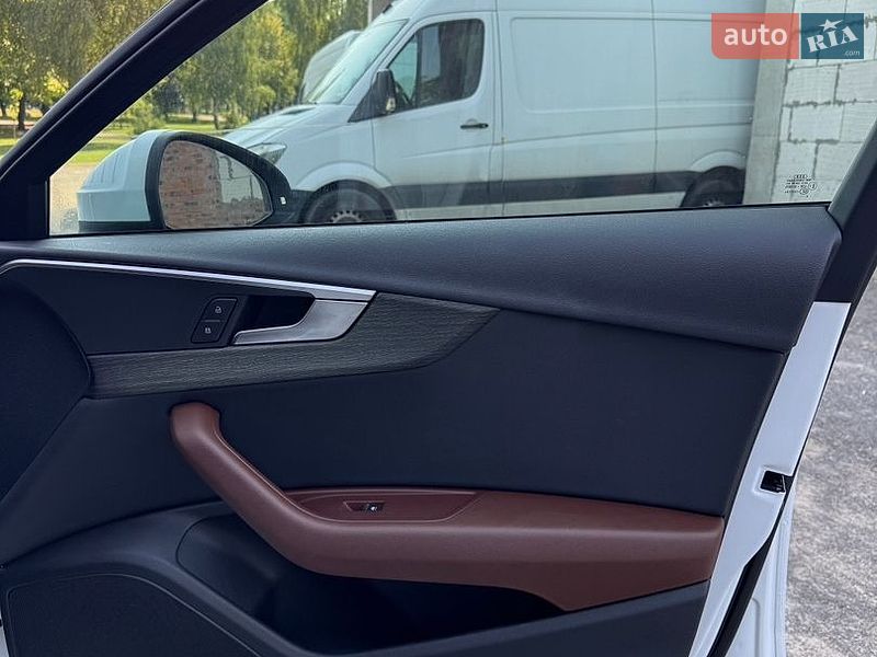 Седан Audi A4 2018 в Хмельницком