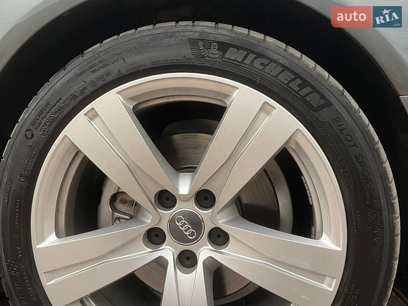 Седан Audi A4 2014 в Хмельницком
