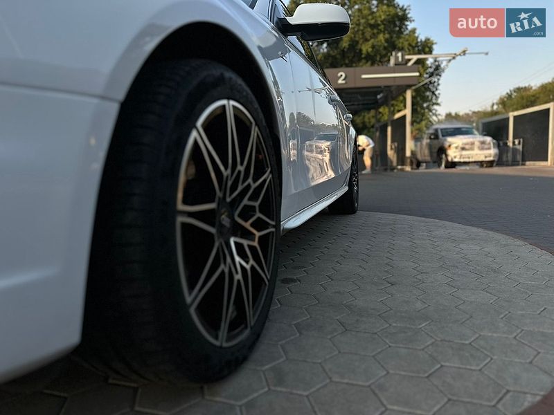 Седан Audi A4 2014 в Броварах