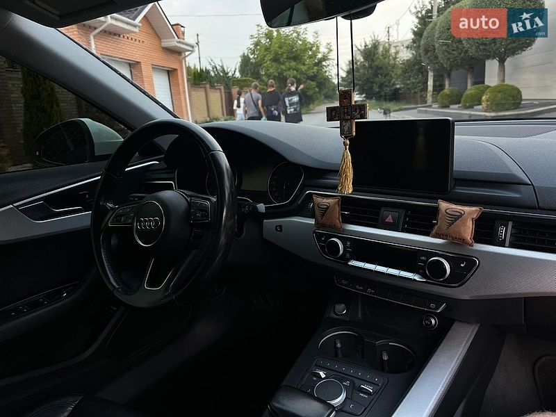 Седан Audi A4 2016 в Чернигове
