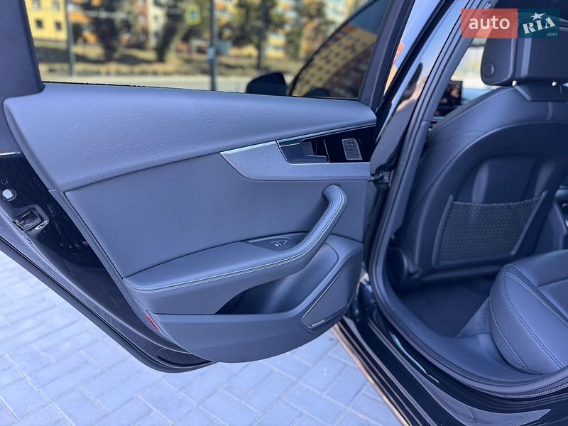 Седан Audi A4 2023 в Дніпрі