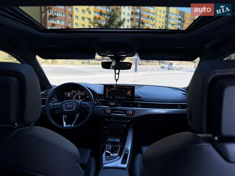 Седан Audi A4 2023 в Дніпрі