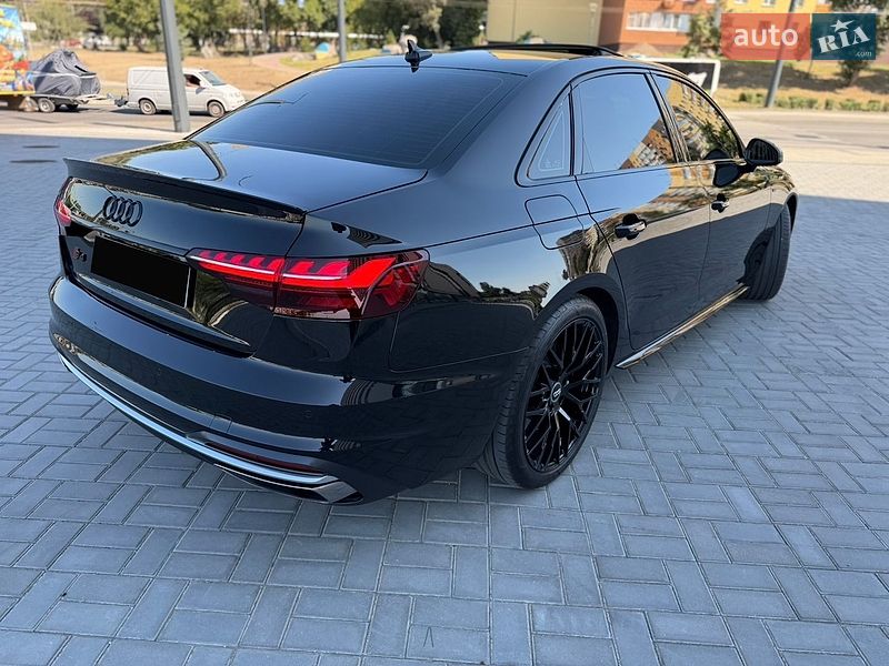 Седан Audi A4 2023 в Дніпрі