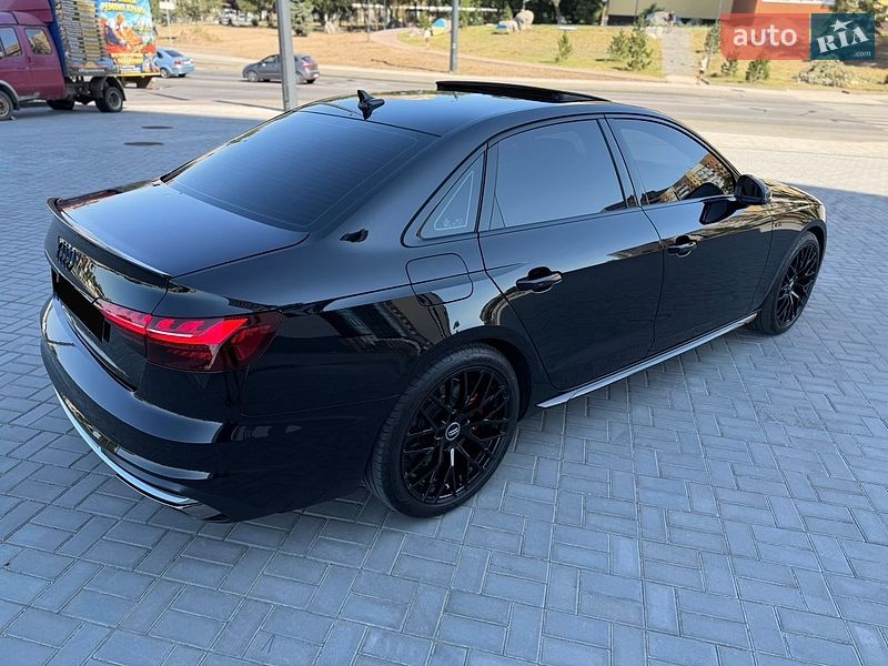 Седан Audi A4 2023 в Дніпрі