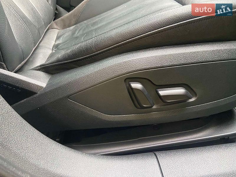 Седан Audi A4 2016 в Хмельницком