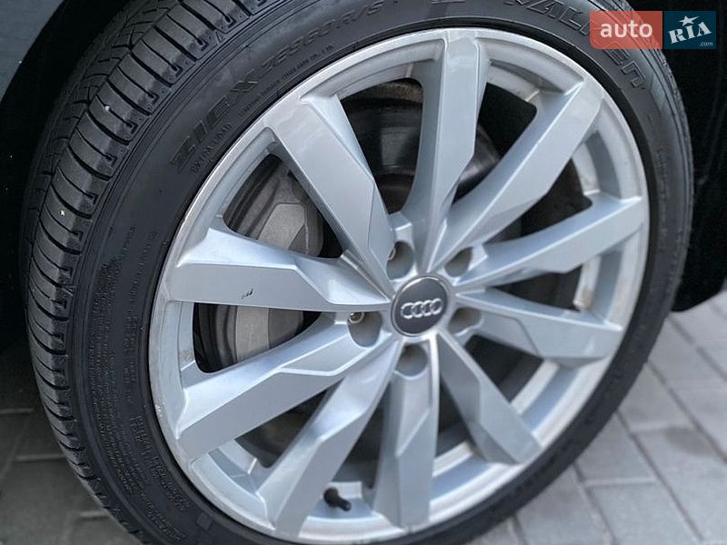 Седан Audi A4 2017 в Дубні