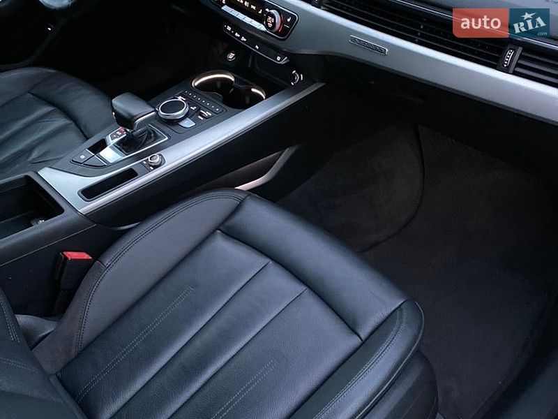 Седан Audi A4 2017 в Дубні