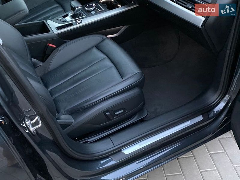 Седан Audi A4 2017 в Дубні