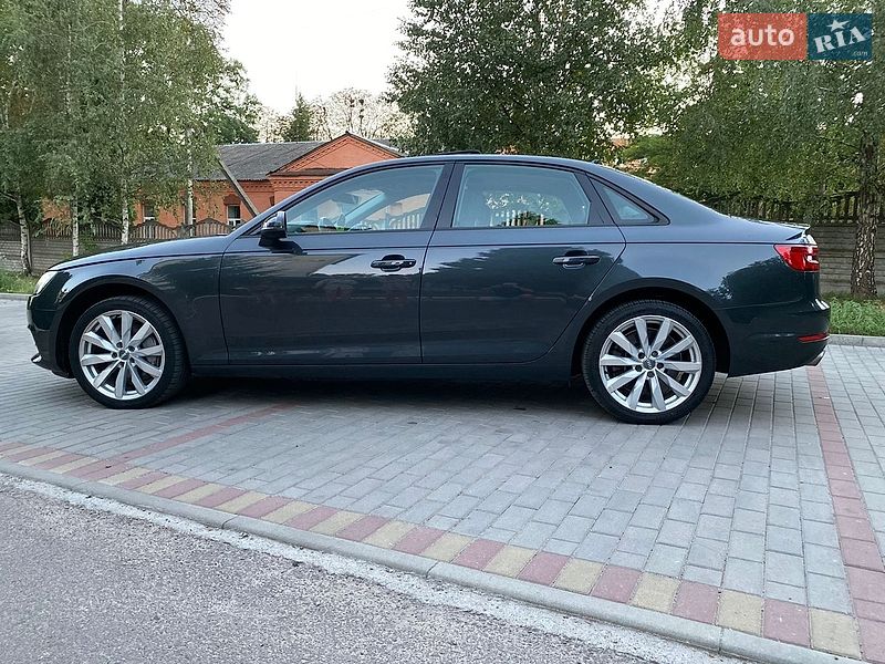 Седан Audi A4 2017 в Дубні